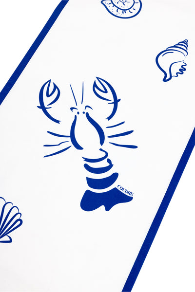 Coudre Paris crée des Chemins de table haut de gamme blanc et bleu motif homard et coquillages. 100% coton fait en France, design méditerranéen pour table d'été