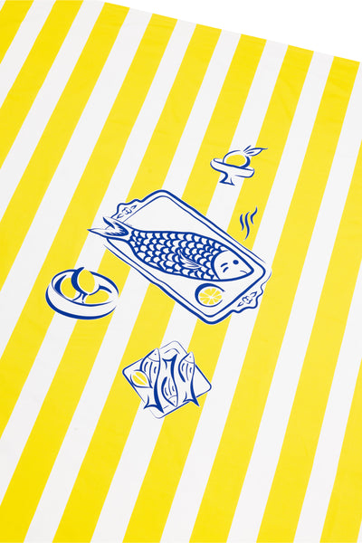 Nappe en 100% coton rayée jaune et bleue motif Le Poisson faite en France style méditerranéen. Coudre Paris